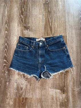 Vintage Y2K Levis Dark Blue Denim Cutoff Shorts - Classic High-Rise